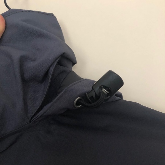 LL Bean Womans Medium Nylon Outdoors Jacket Hooded - Perfect for Spring! - Picture 6 of 8